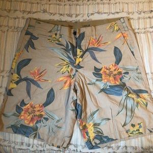 Men’s 38 cotton gap floral shorts.